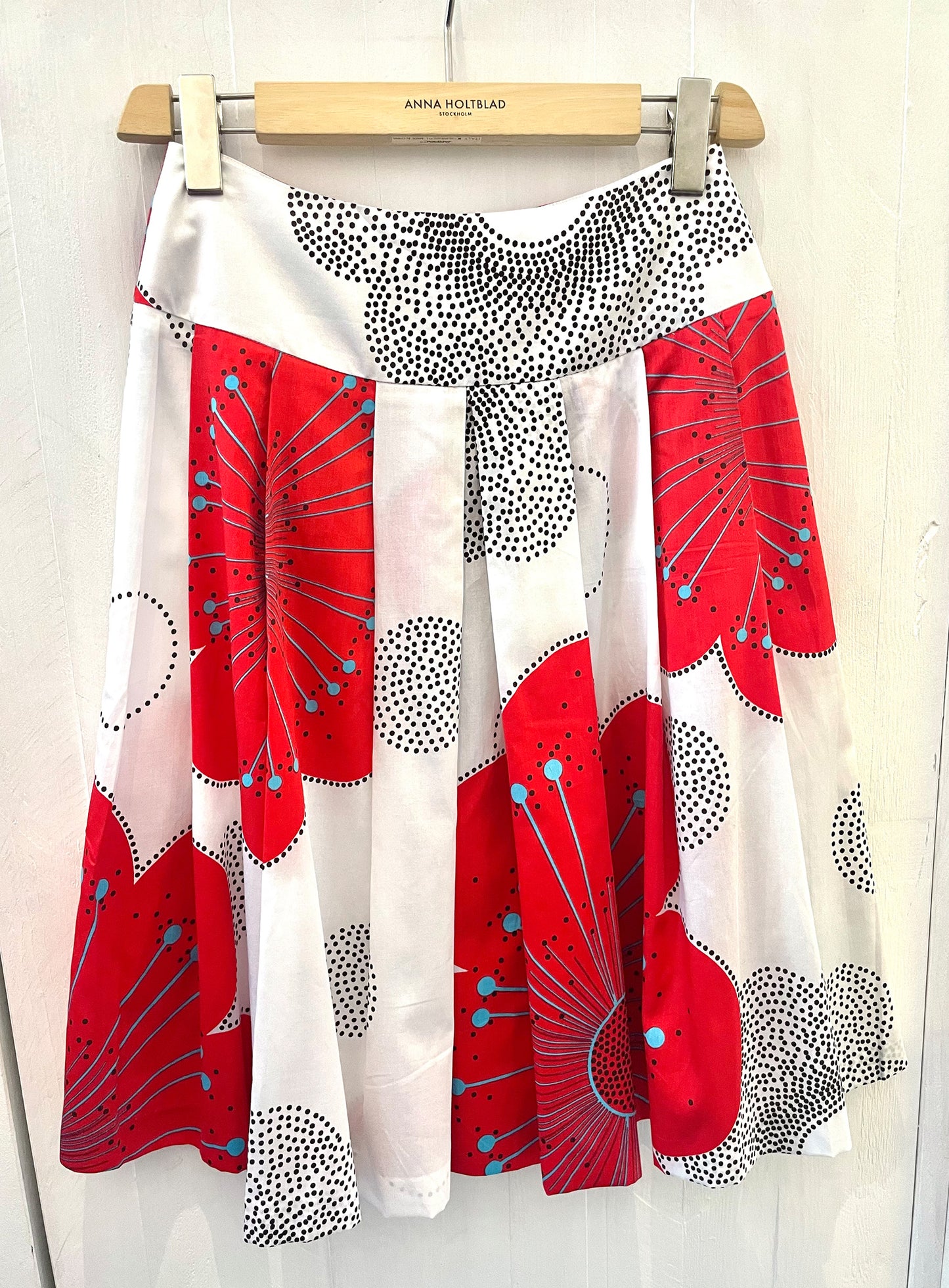 PLEATED SKIRT WITH FLOWER PRINT