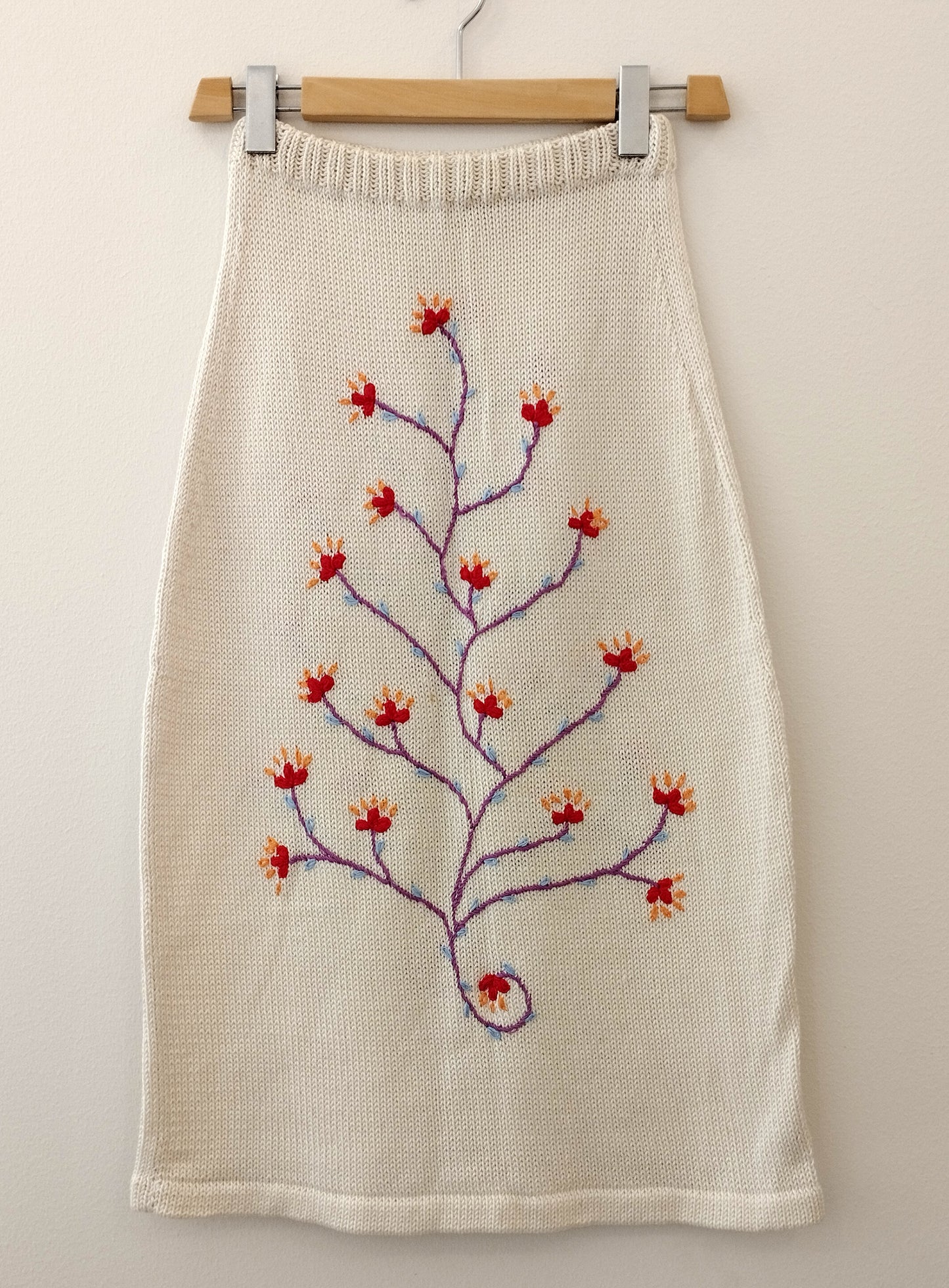 HANDKNITTED SKIRT WITH EMBROIDERY