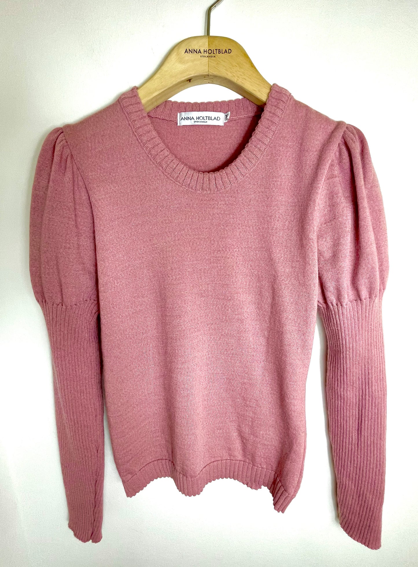 MERINO TOP WITH PUFF SHOULDERS AND RIB DETAILS