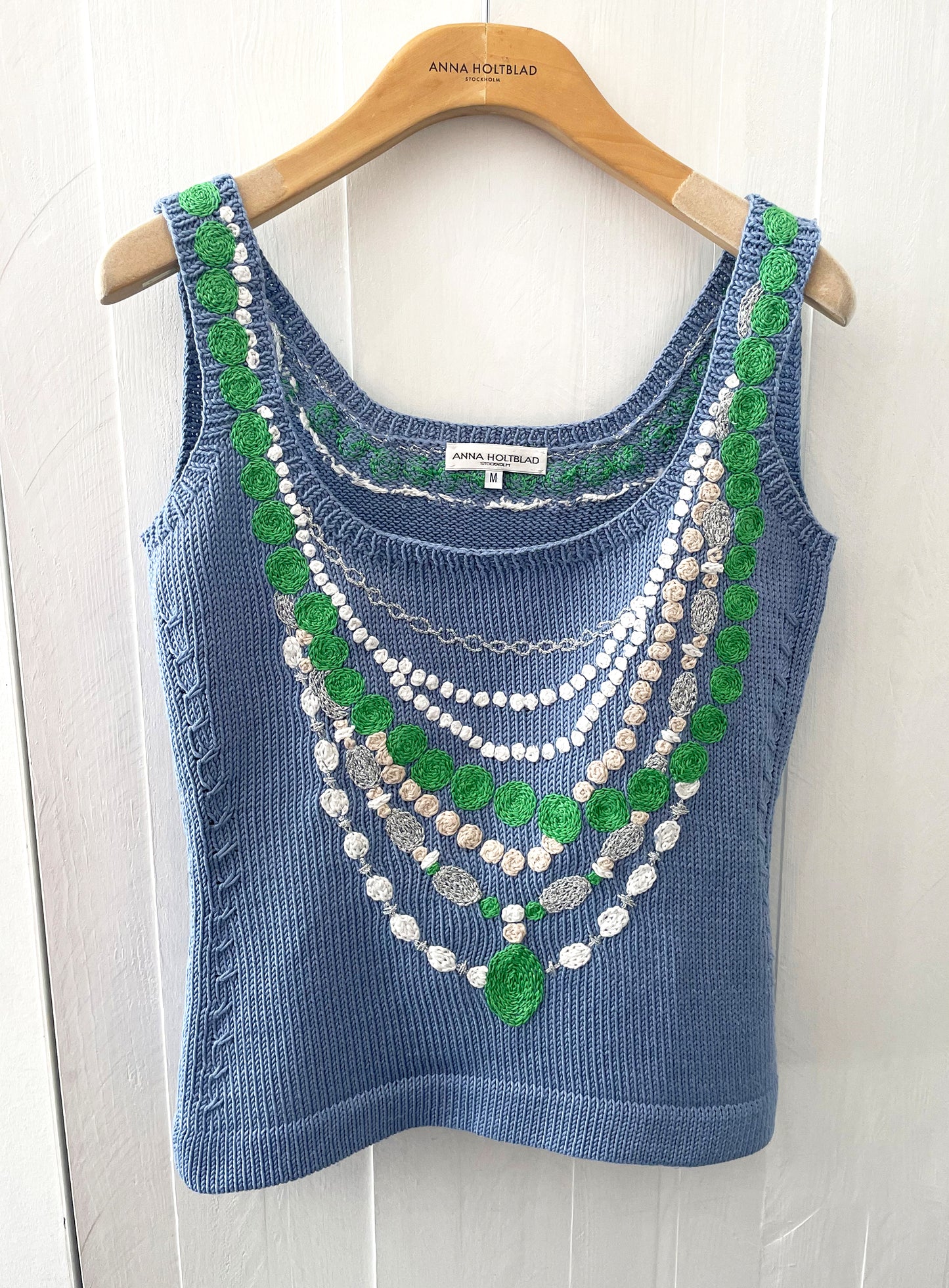 HANDKNITTED SLEEVELESS TOP WITH EMBROIDERY