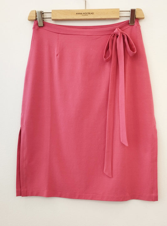 SKIRT WITH SPLIT AND TIE BAND