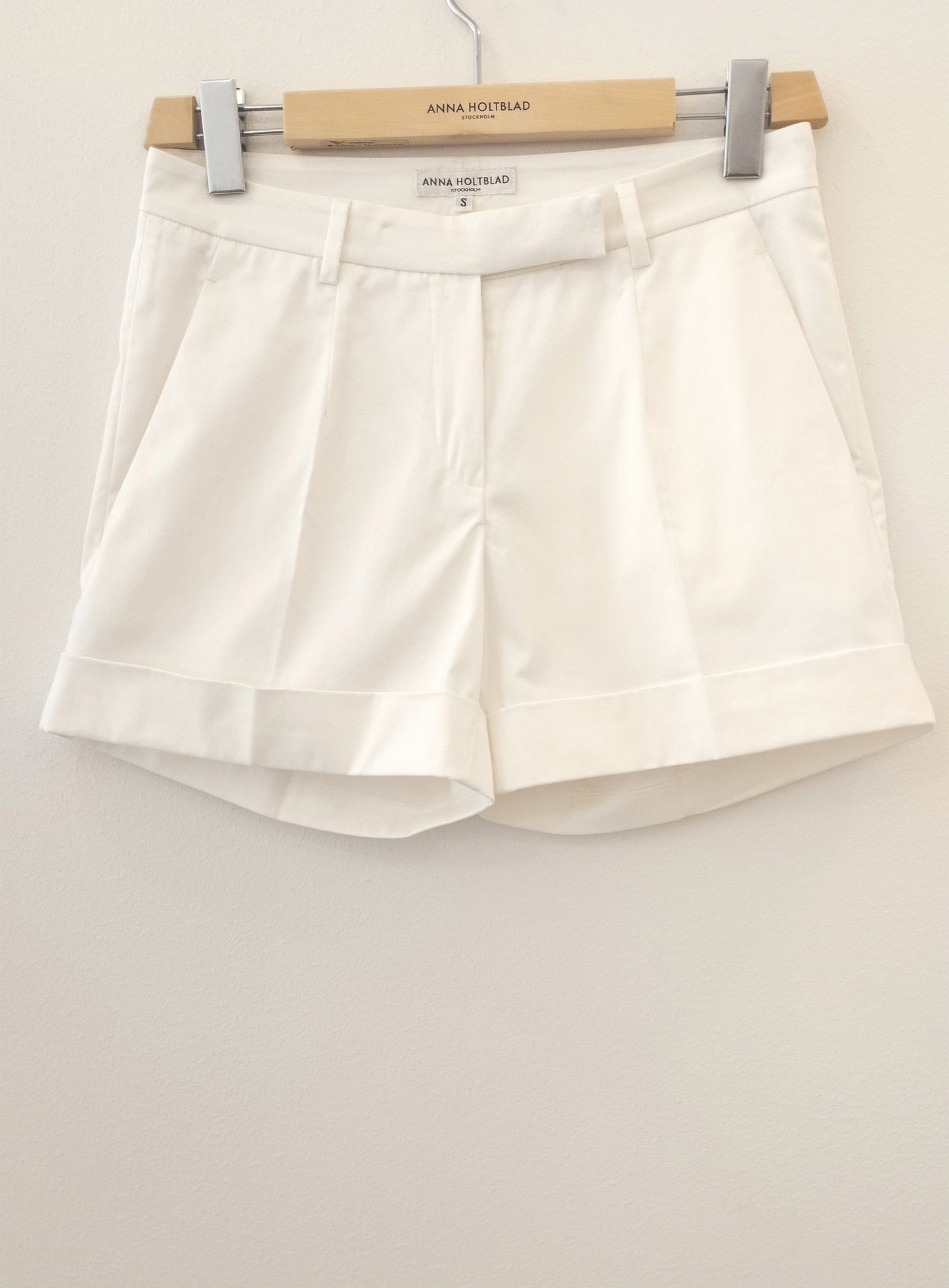 MID WAIST SHORT SHORTS